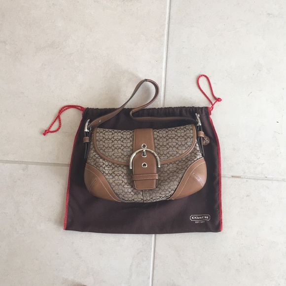 Signature tan coach shoulder bag - Picture 1 of 3